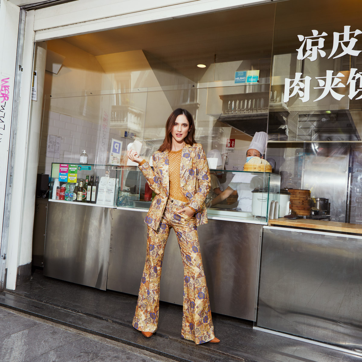 Alternate text Alternate text