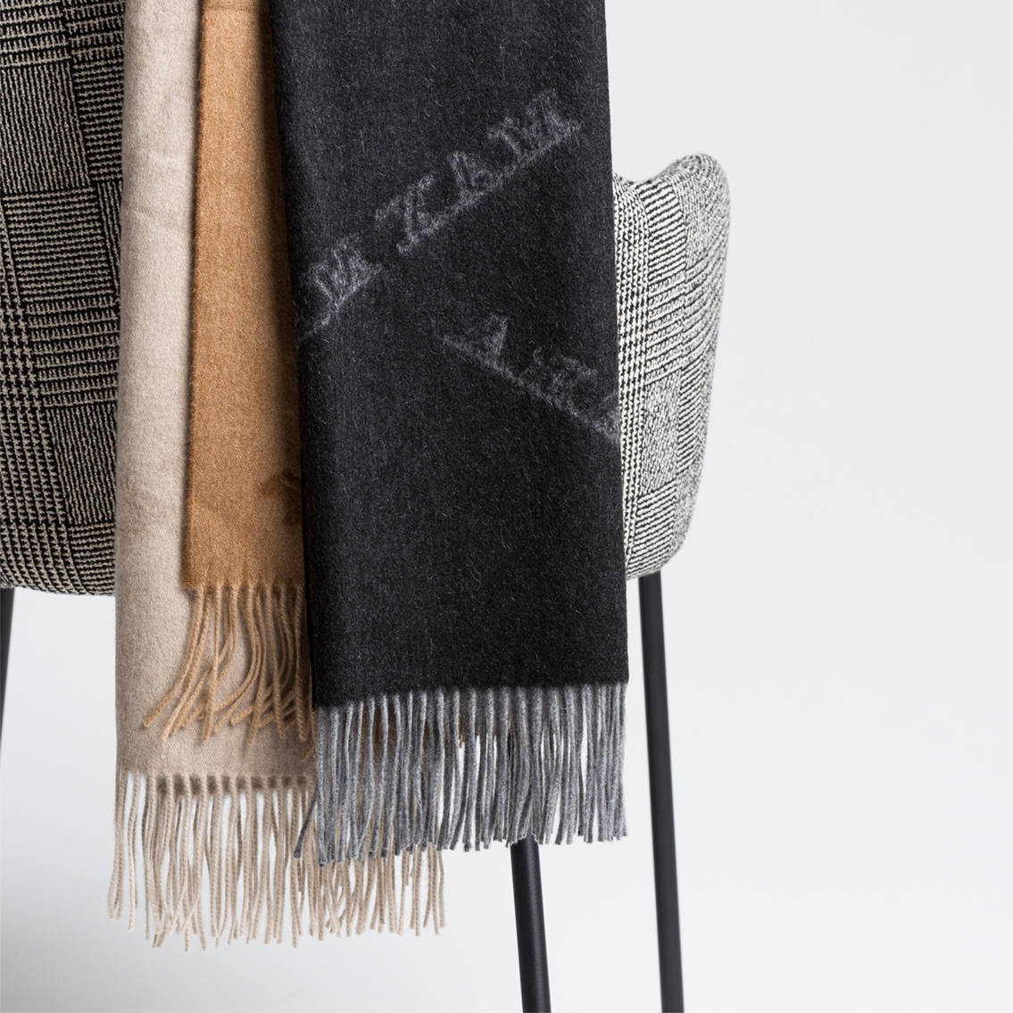 Max Mara proposte iconiche di moda italiana online a prezzi favolosi.