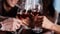 I benefici del vino rosso sulla pelle