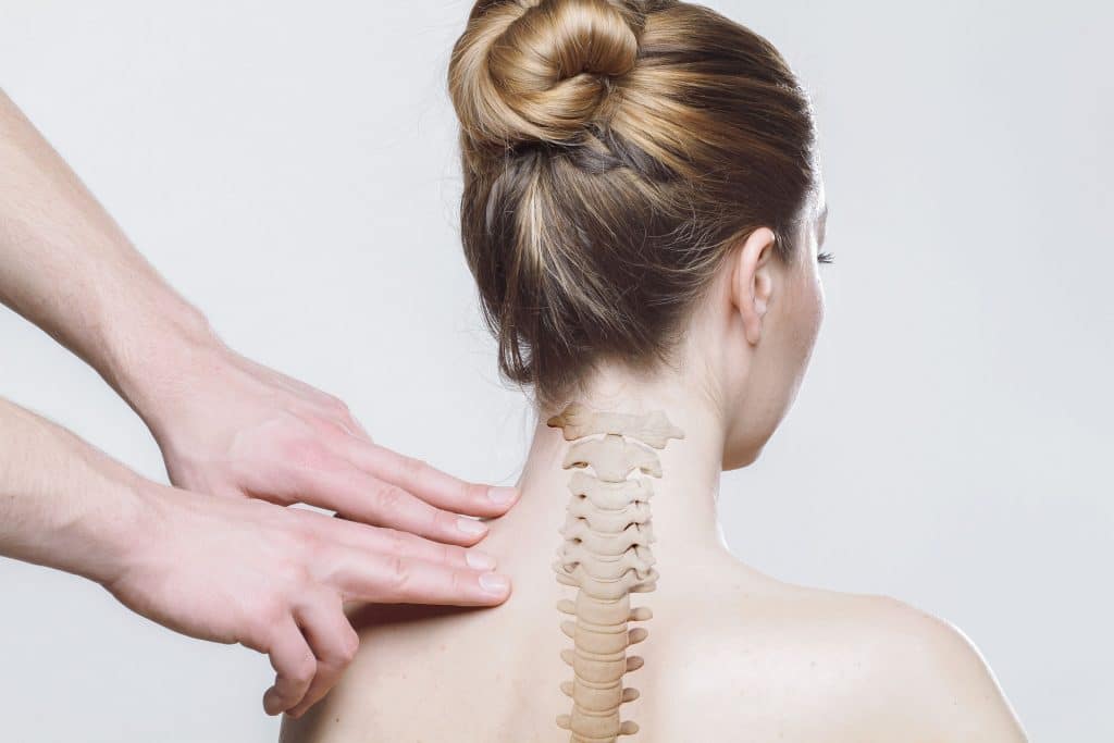DOLORE CERVICALE: CAUSE, SINTOMI E RIMEDI NATURALI