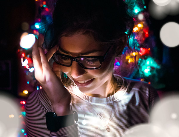 Ragazza con occhiali da vista img