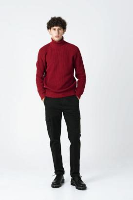 Maglione rosso collo alto