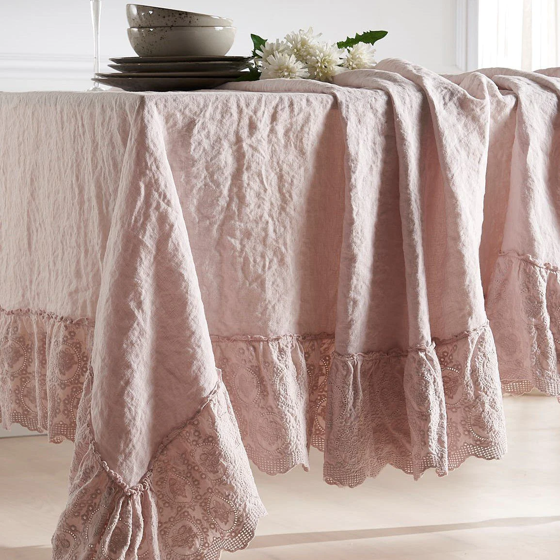 Image of Tovaglia in Puro Lino Stonewashed <br>Tinta Unita con pizzo - Betty