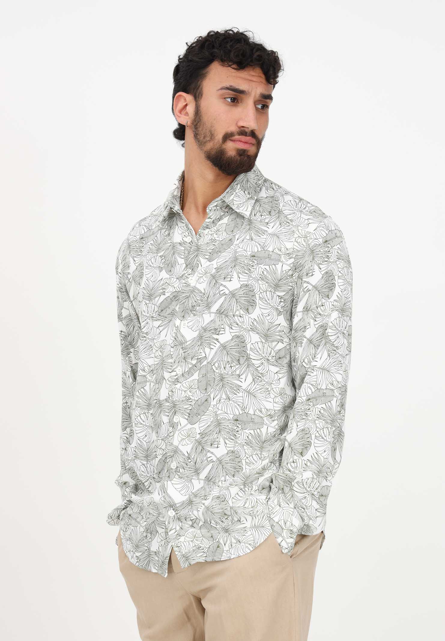 Elegant white men's shirt with a patterned motif