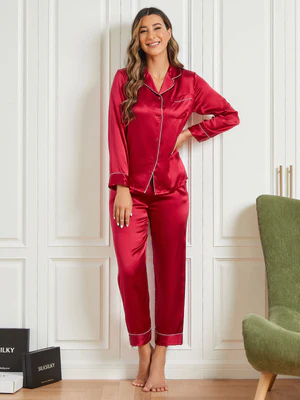 Image of Set pigiama in pura seta a maniche lunghe con rilegatura