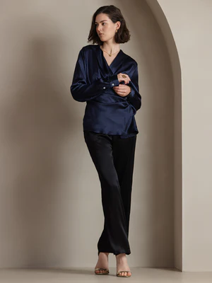 Image of 19 Momme Colore uniforme Camicia alla Moda in Seta con Collo a V