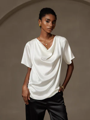 Image of 19Momme T-shirt casual in seta con collo a drappeggio e maniche corte