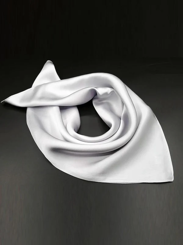 Image of Sciarpa quadrata in seta di gelso al 100% 53*53cm