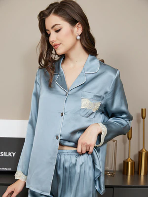 Image of Pigiama da donna casual in pura seta con bottoni 2 pezzi