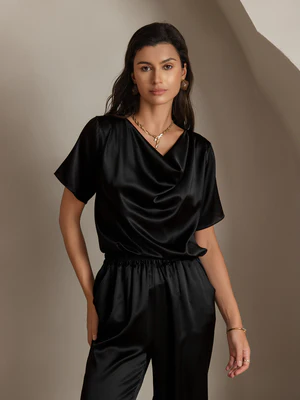 Image of 19Momme T-shirt casual in seta con collo a drappeggio e maniche corte