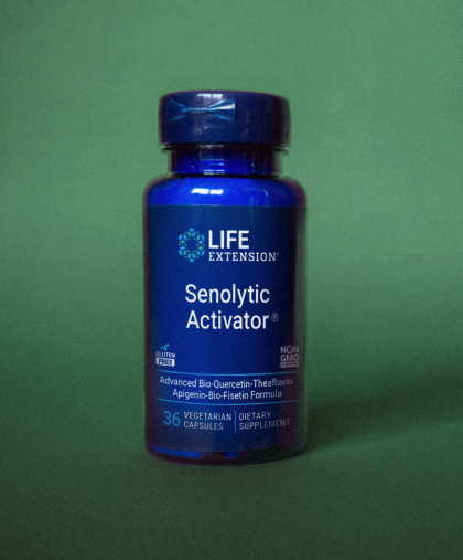 alt="Flacone di Senolytic Activator di Life Extension su sfondo verde"