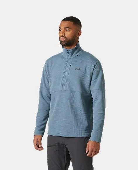 Man wearing Men’s Evolved Air 1/2 Zip Midlayer