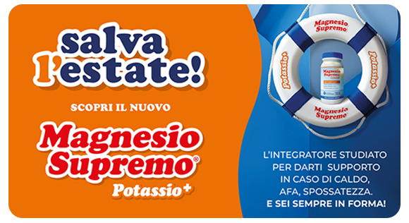 Grafica colorata con sfondo arancione e blu. A sinistra, slogan “Salva l’estate!” e scritta “Scopri il nuovo Magnesio Supremo Potassio+”. A destra, barattolo del prodotto al centro di un salvagente con scritte “Magnesio Supremo” e “Potassio”. Testo descrittivo: “L’integratore studiato per darti supporto in caso di caldo, afa, spossatezza. E sei sempre in forma!