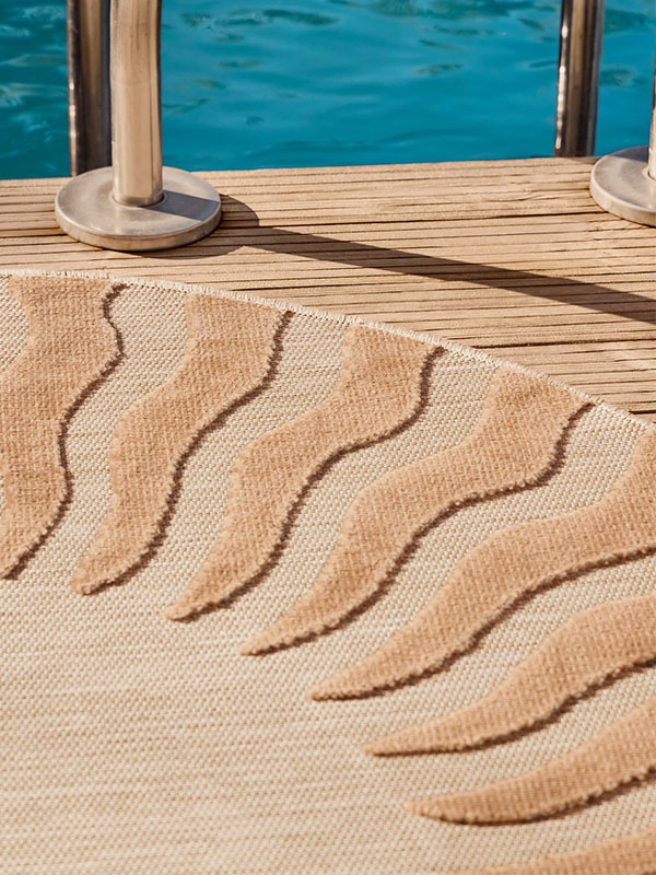 Round outdoor rug by a pool