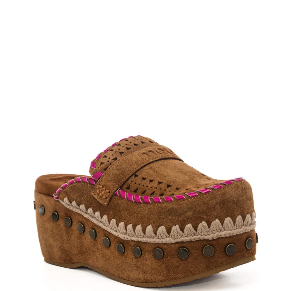 https://kimaccessori.it/scarpe-da-donna-clog-leather-overstitch-in-camoscio-con-cuciture-alluncinetto-cognac-mou-sw611004a-cog