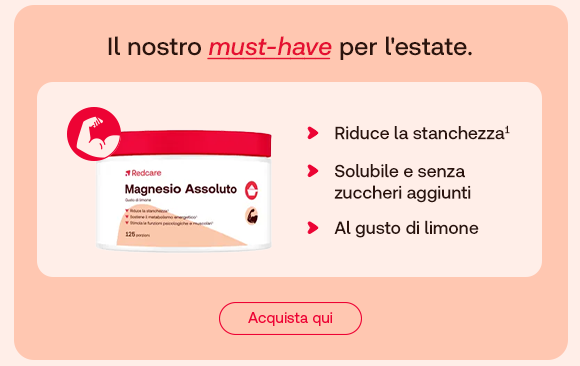 Confezione del prodotto Redcare Magnesio Assoluto su sfondo pesca. Testo: “Il nostro must-have per l’estate”. A destra, elenco puntato con i benefici: – Riduce la stanchezza – Solubile e senza zuccheri aggiunti – Al gusto di limone Pulsante rosso con la scritta “Acquista qui