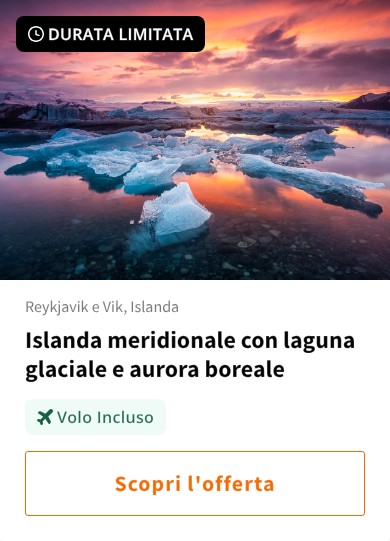 Islanda meridionale con laguna glaciale e aurora boreale