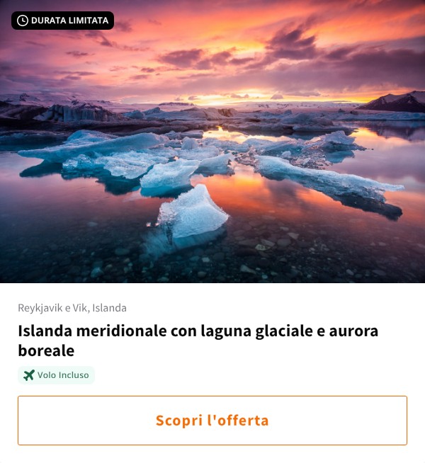 Islanda meridionale con laguna glaciale e aurora boreale