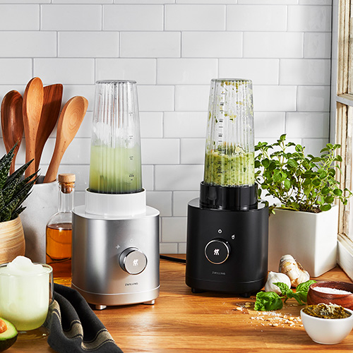 Due frullatori da banco su una cucina ZWILLING ENFINIGY