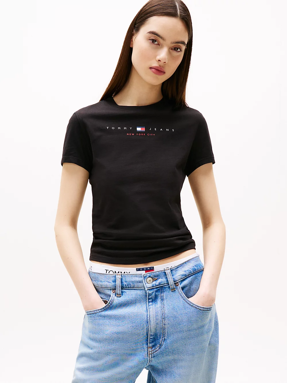 T-shirt slim fit con logo lineare