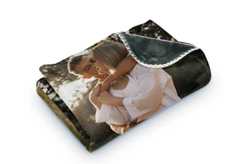 Coperte personalizzate, realizzate in pile polare di qualità: indulgentemente morbide, calde e accoglienti.