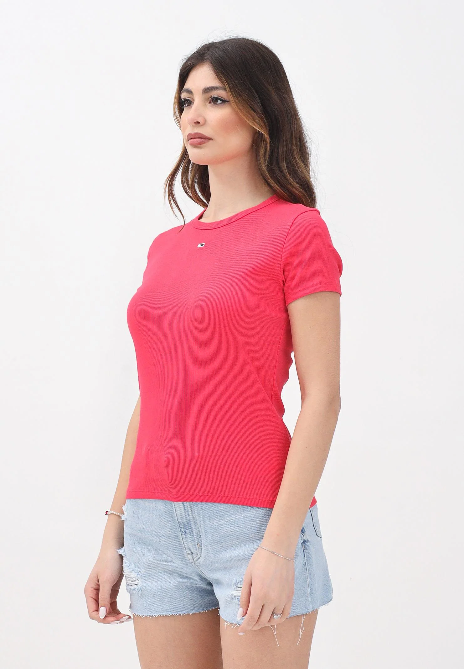 Image of TOMMY JEANS T-shirt a manica corta corallo da donna con texture a coste