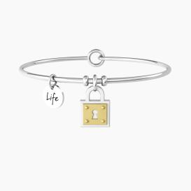 LUCCHETTO | BEST FRIENDS  La nostra amicizia è forte, un legame che resisterà a tutto. Abbiamo gettato la chiave in mare e i nostri segreti sono al sicuro. Ora siamo davvero inseparabili.