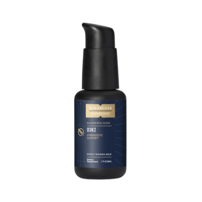 alt="Flacone Quicksilver Scientific D3K2 Synergistic Support con erogatore nero."