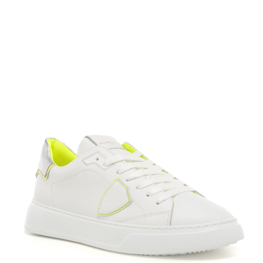 https://kimaccessori.it/sneakers-da-uomo-temple-low-con-inserto-laminato-sul-retro-bianche-philippe-model-btlu-vn13-blanc-jaune