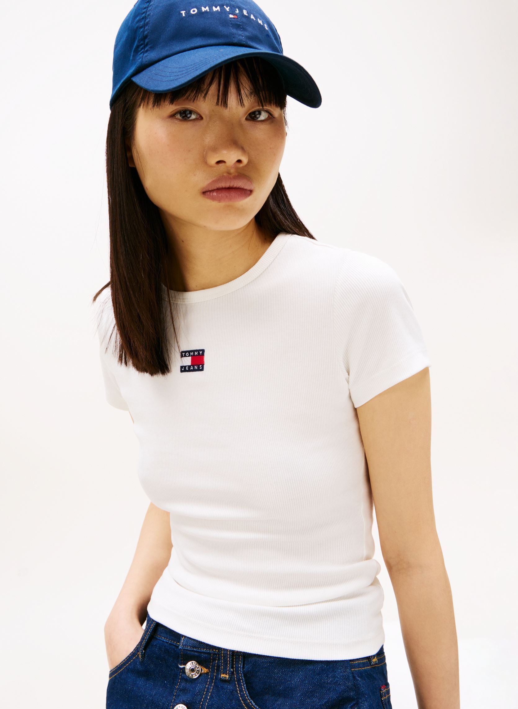 Tommy Jeans T-shirt maniche corte T-shirt - Tjw Slim Badge Rib T DW0DW17881 donna bianco