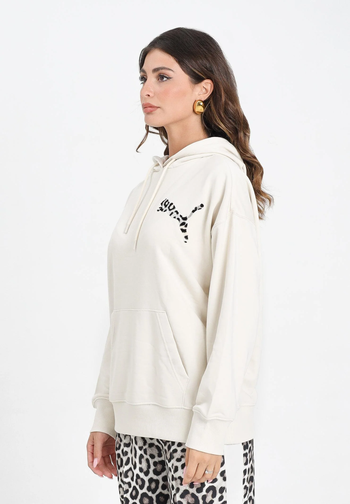 Image of PUMA Felpa con cappuccio LEO LUXE panna da donna