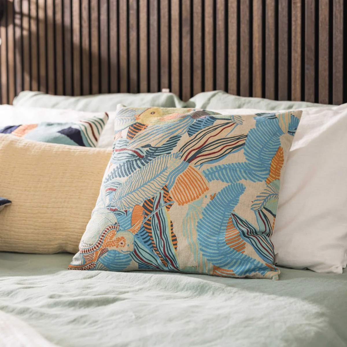 Image of Cuscino in Lino e Cotone <br>con Fantasia Marina - Dori