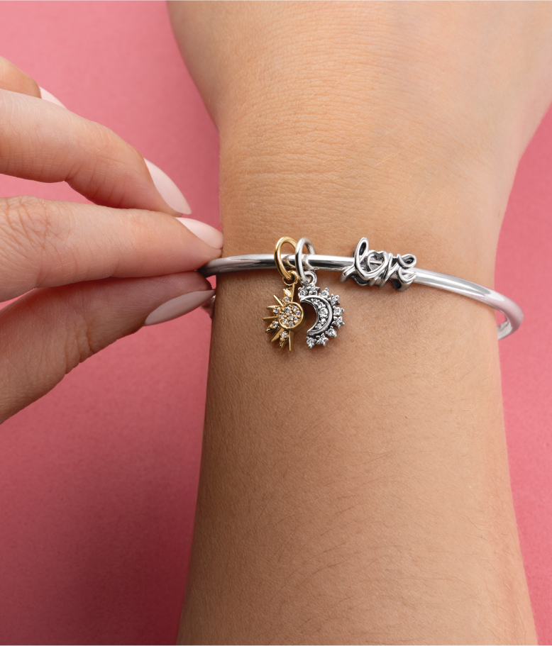 Free bracelet with qualifying spend
