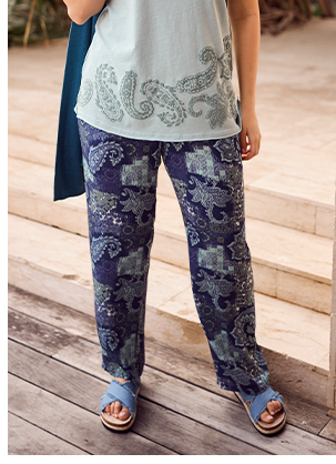 Pantaloni modello Rose in crêpe con Paisley, taglio della gamba ampio e cintura elastica