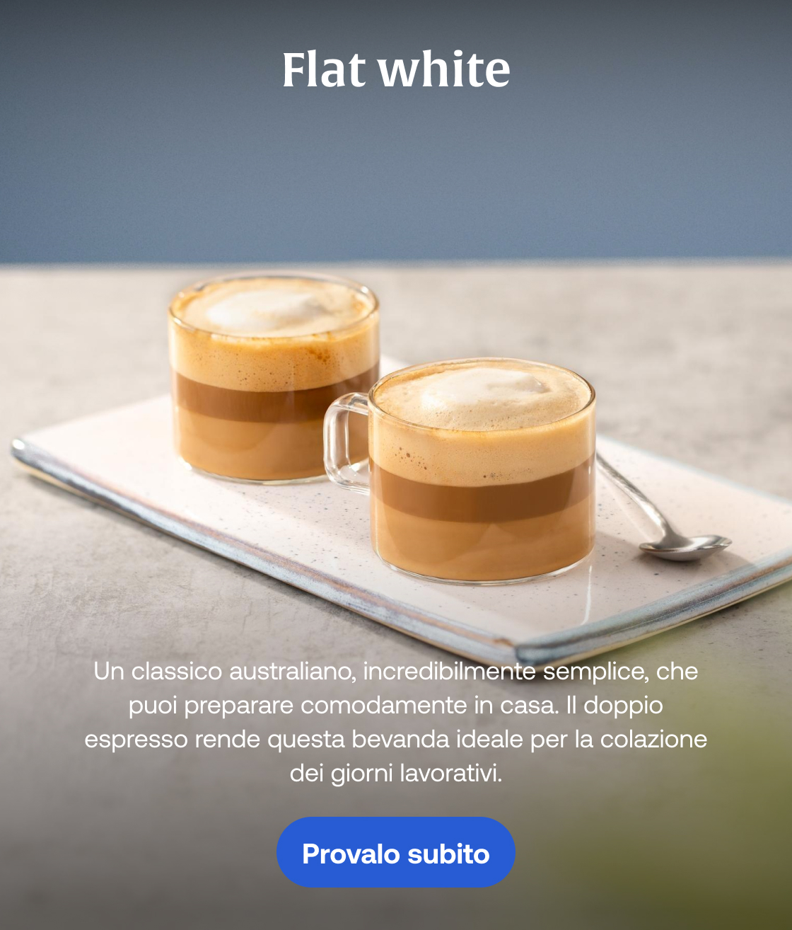 Flat White, Un classico australiano, incredibilmente semplice, che puoi preparare comodamente in casa. Il doppio espresso rende questa bevanda ideale per la colazione dei giorni lavorativi.​, Provalo subito