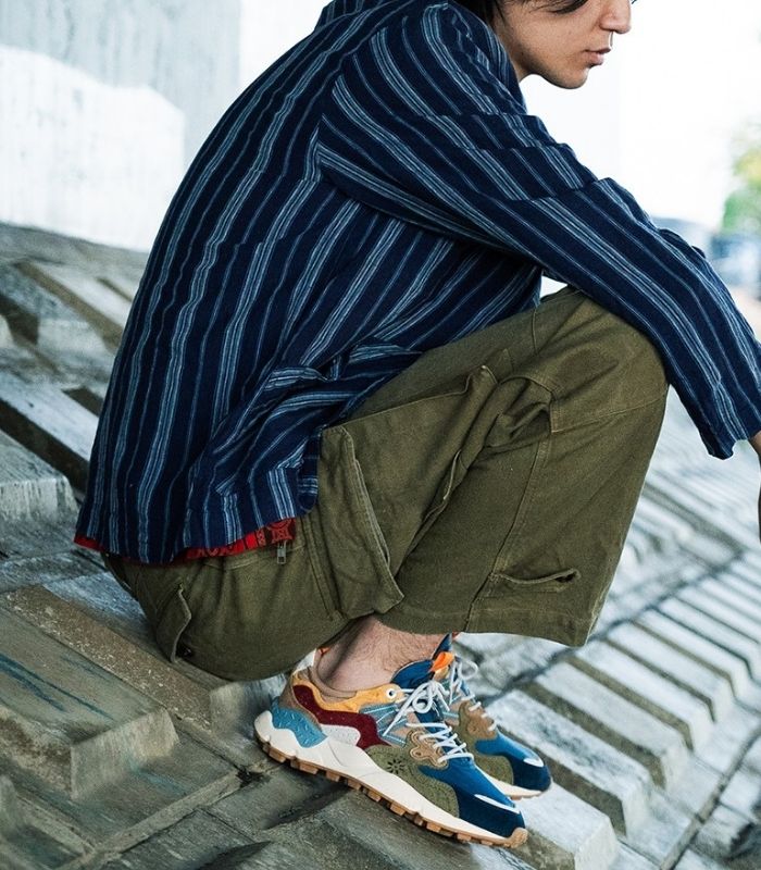 SNEAKERS 