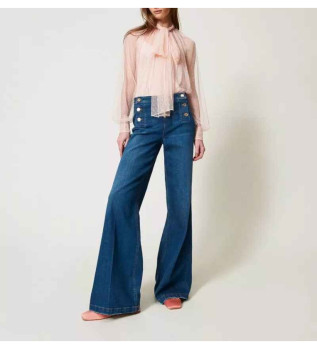 jeans-svasati-con-bottoni-decorativi-blu