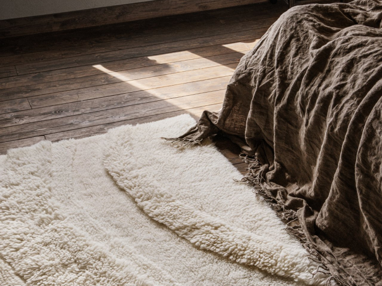 Close up on a shaggy white rug 