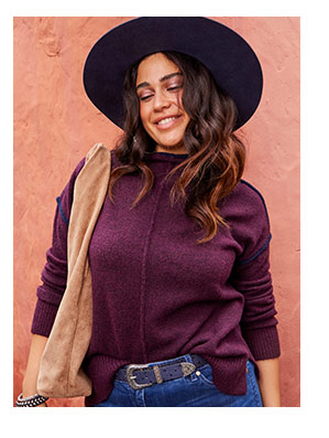 Maglione a righe dal taglio oversize con maniche lunghe e collo alto
