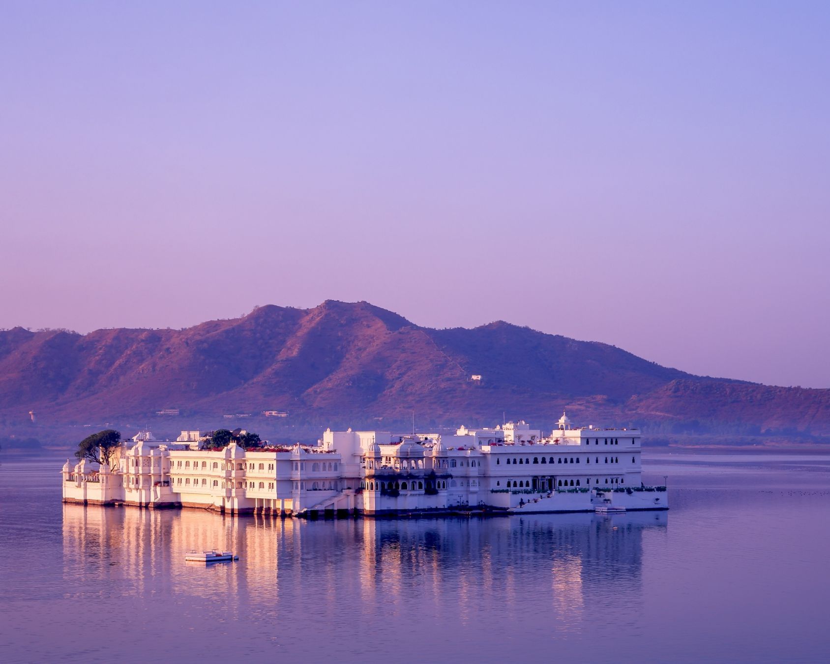 Città Bianca, perla del Rajasthan: viaggio tra i laghi e i riflessi di Udaipur