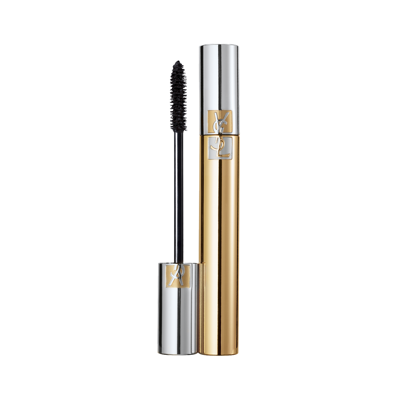 Un tubetto di mascara nero con il suo applicatore esteso, e uno stick di trucco dorato posizionati fianco a fianco.