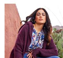 Cardigan aperto con frange, cappuccio e maniche lunghe