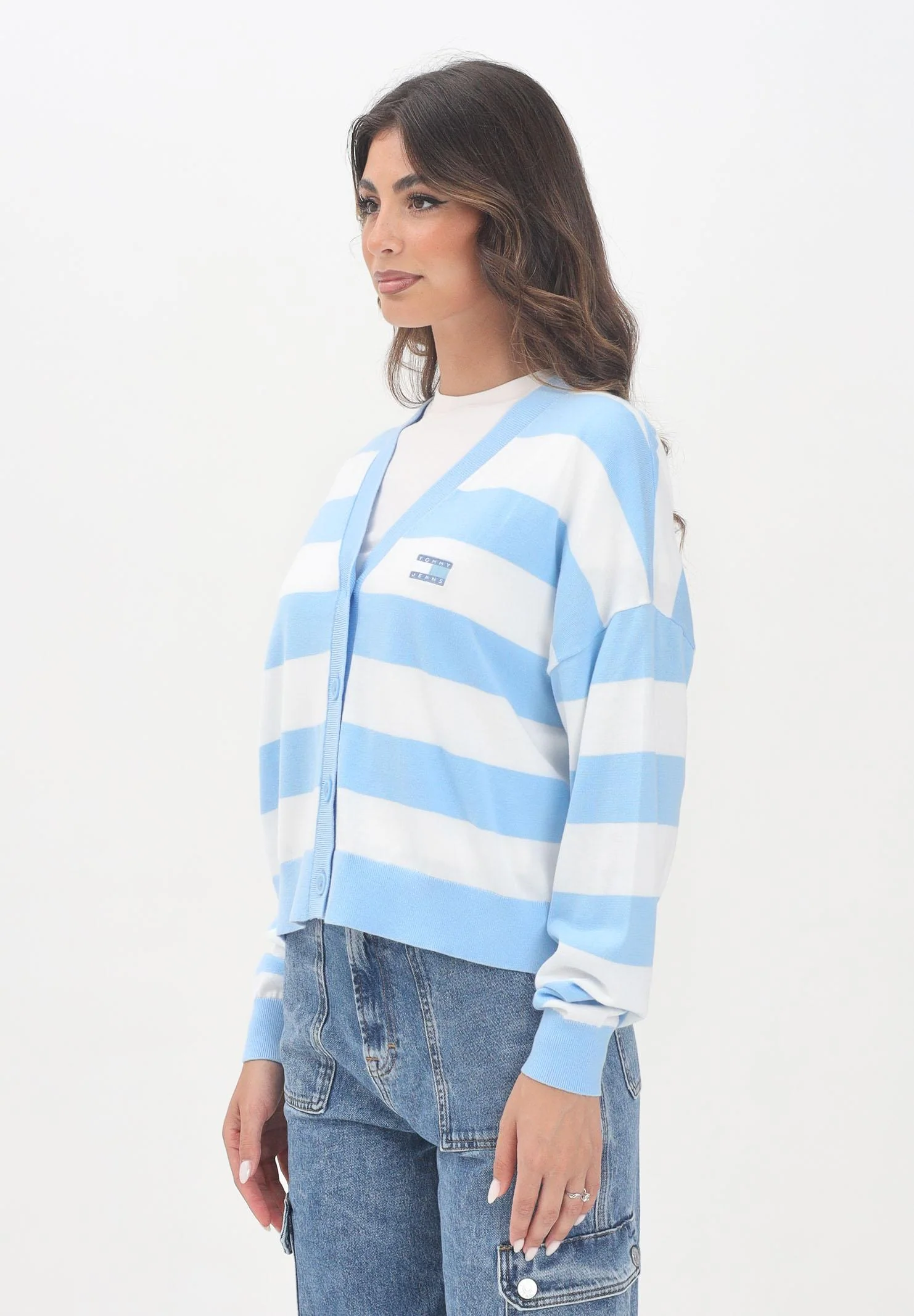Image of TOMMY JEANS Cardigan corto a righe orizzontali bianche e azzurro da donna
