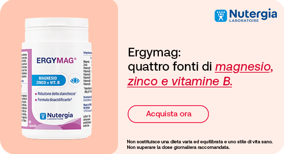 Immagine promozionale del prodotto Ergymag di Nutergia, integratore alimentare con magnesio, zinco e vitamine del gruppo B. A sinistra il flacone del prodotto. A destra il testo: “Ergymag: quattro fonti di magnesio, zinco e vitamine B”, con la parte evidenziata in rosso e sottolineata. Sotto, pulsante rosso con la scritta “Acquista ora”. In fondo, avvertenza in piccolo: “Non sostituisce una dieta varia ed equilibrata e uno stile di vita sano. Non superare la dose giornaliera raccomandata.”