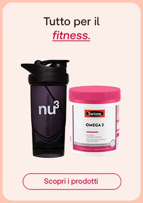 Due prodotti fitness: shaker nu3 e integratore Omega 3 di Swisse. In alto, il testo “Tutto per il fitness”, con “fitness” evidenziato in rosso e corsivo. In basso, pulsante rosso: “Scopri i prodotti”.