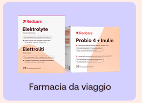 Due prodotti Redcare in bustine: Elettroliti (Elektrolyte) e Probio 4 + Inulina. Sfondo lilla e scritta sotto: “Farmacia da viaggio”.