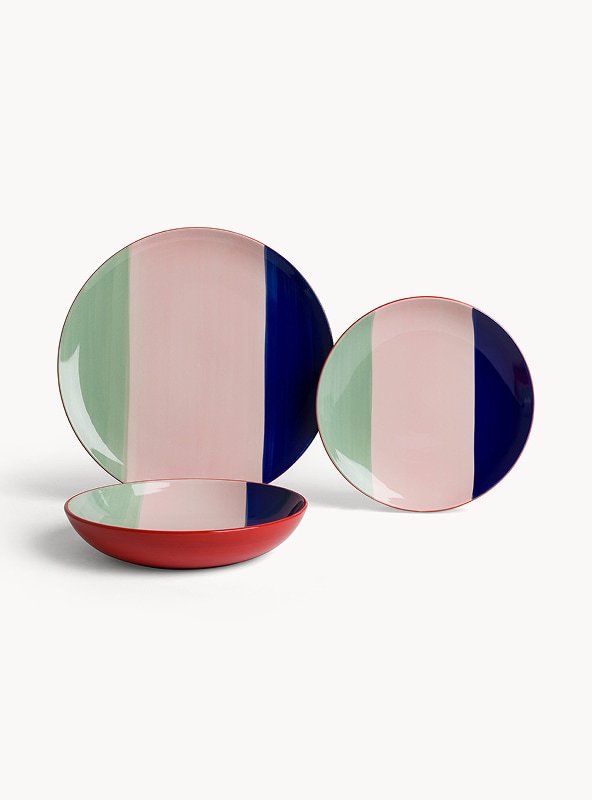 Piatto piano in ceramica a righe colorate