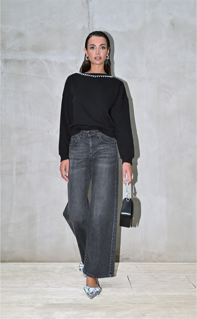Felpa Nera con Girocollo Strass
