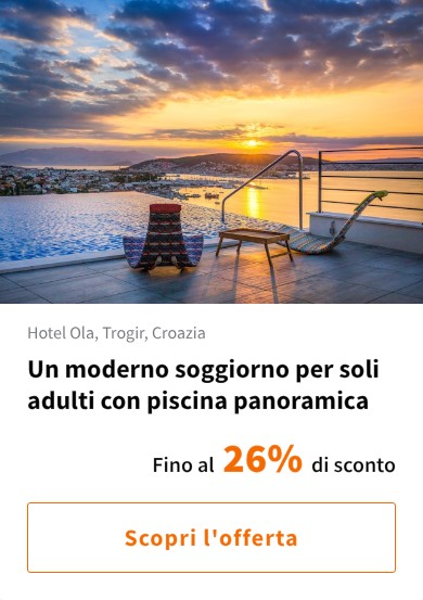 Un moderno soggiorno per soli adulti con piscina panoramica