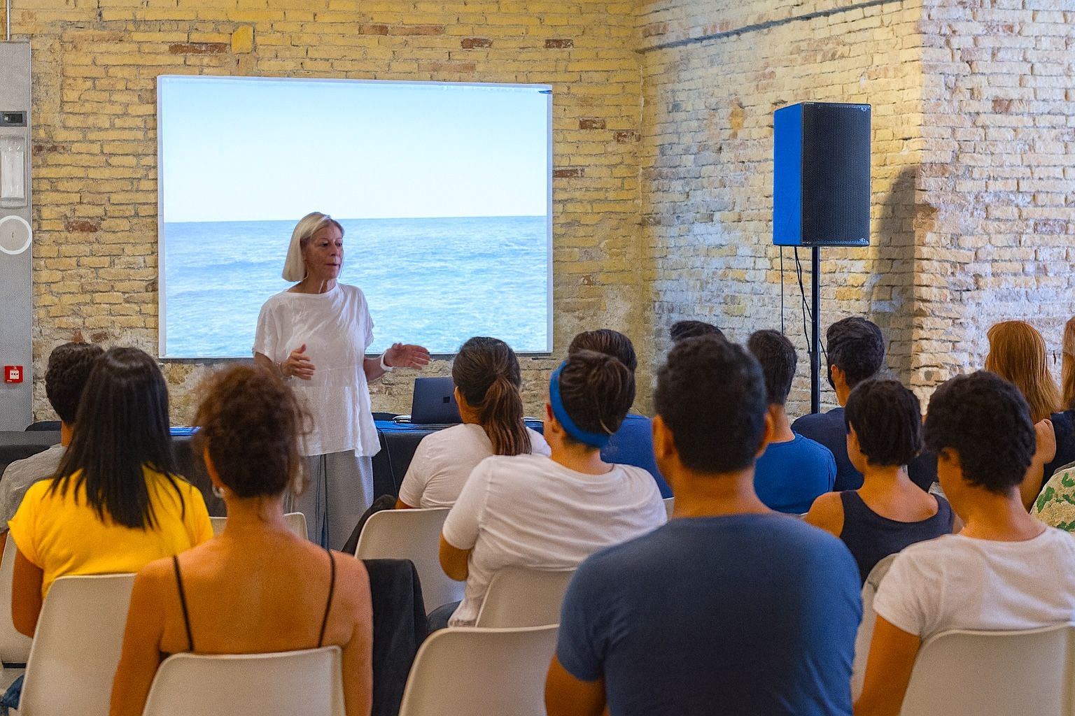Scrivere di viaggi: come nascono le guide Lonely Planet: il workshop al Festival delle Idee